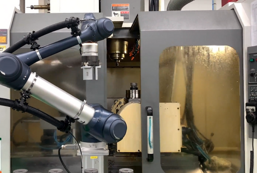 4 Advantages of Using Cobots in the Engineering Industry